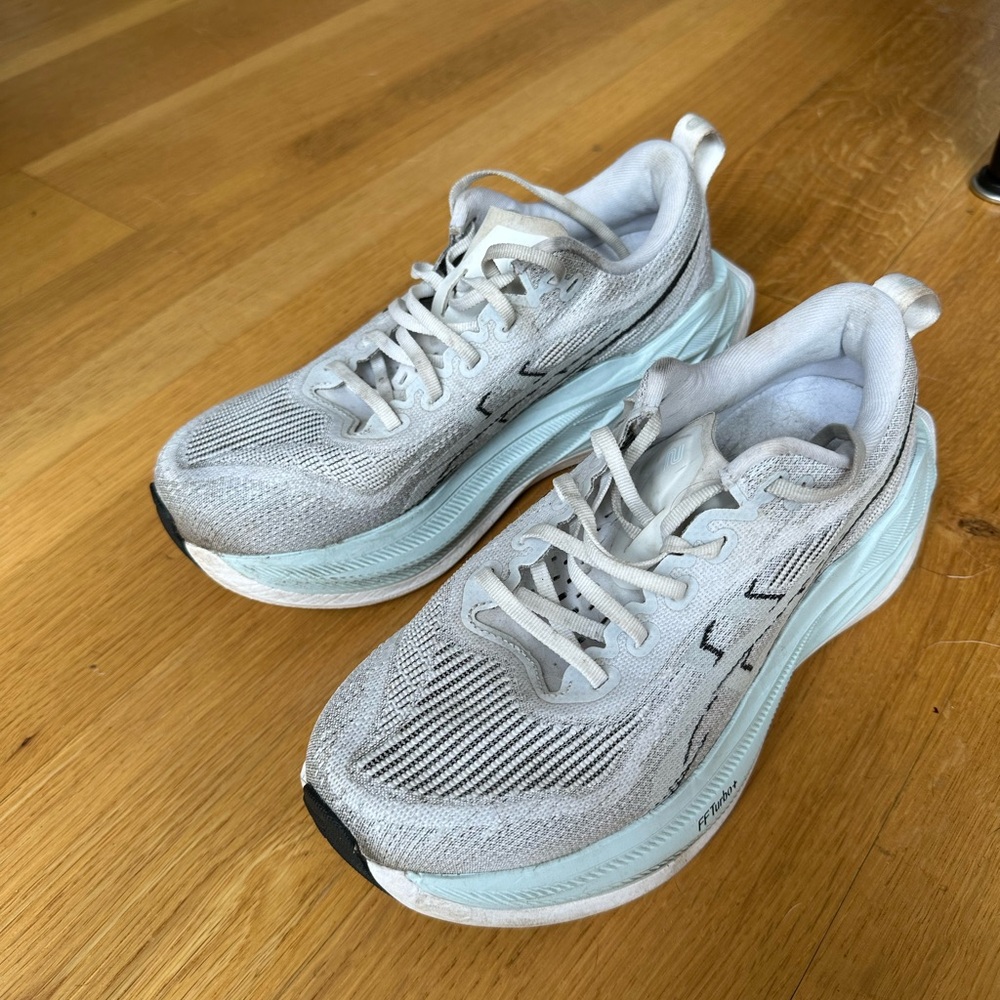 Asics Superblast 2 White/Cool Grey US Men’s 7 /Women’s 8.5